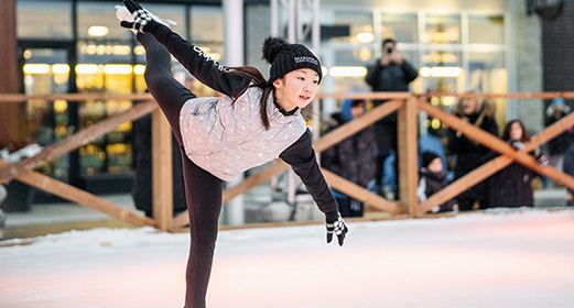 This New Skating Rink Near Toronto Lets You Glide Around A Twinkly Harbour & Sip Ice Wine